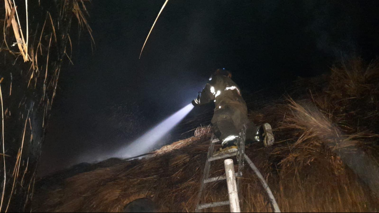El Cuerpo de Bomberos de Tulum apagaron con éxito las llamas del incendio El Cuerpo de Bomberos de Tulum apagaron con éxito las llamas del incendio