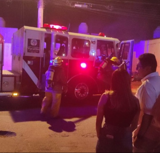 El incendio consumió, televisores, muebles y ropa, entre otros artículos. El incendio consumió, televisores, muebles y ropa, entre otros artículos.