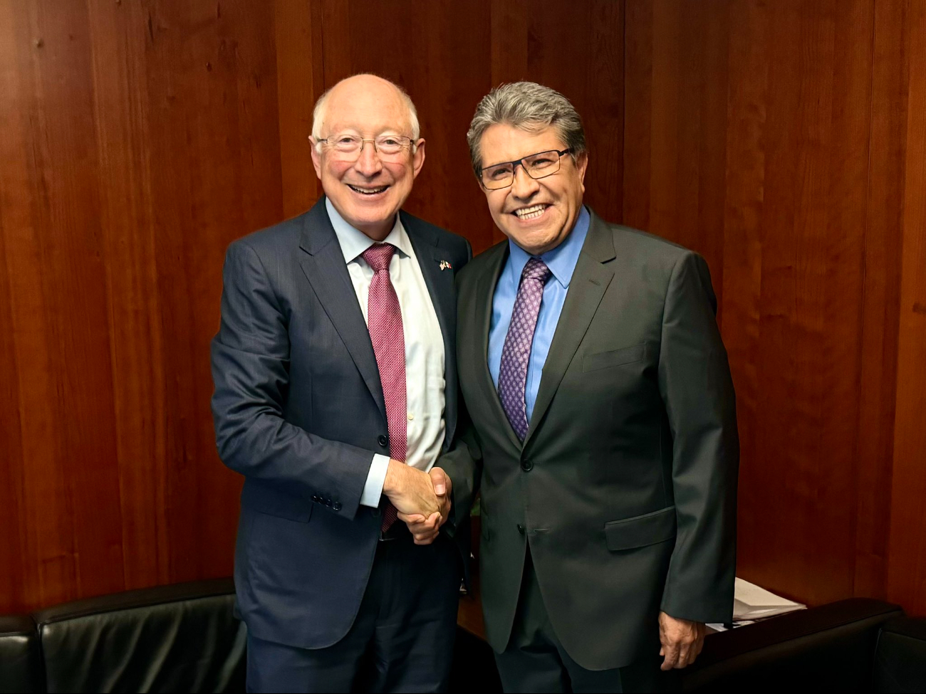 Ken Salazar y Ricardo Monreal, coordinador de Morena en la Cámara de Diputados Ken Salazar y Ricardo Monreal, coordinador de Morena en la Cámara de Diputados