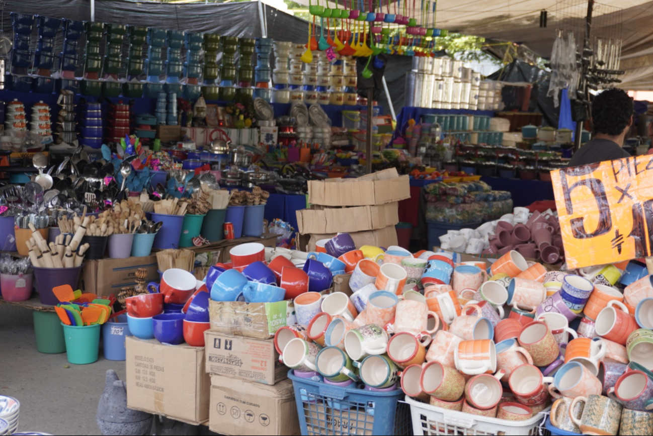La demanda de utensilios de cocina ha disminuido, afectando las ventas de los comerciantes. La demanda de utensilios de cocina ha disminuido, afectando las ventas de los comerciantes.