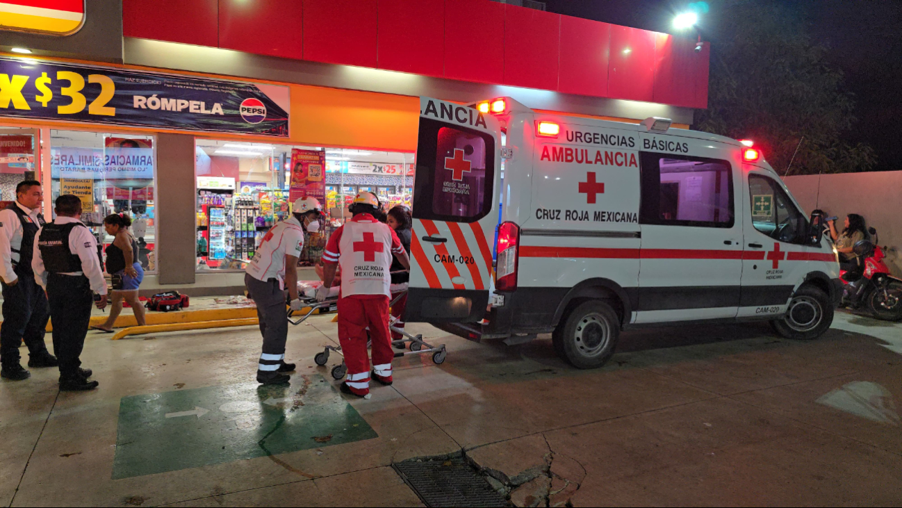 La joven fue trasladada al Hospital del IMSS para una mejor atención La joven fue trasladada al Hospital del IMSS para una mejor atención