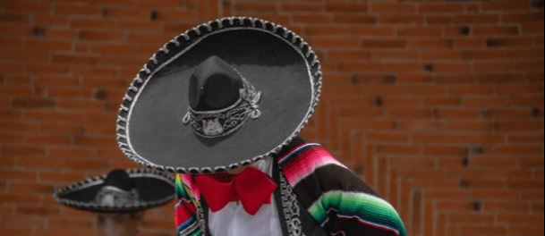 Mexicano que se respeta es fan del traje charro Mexicano que se respeta es fan del traje charro