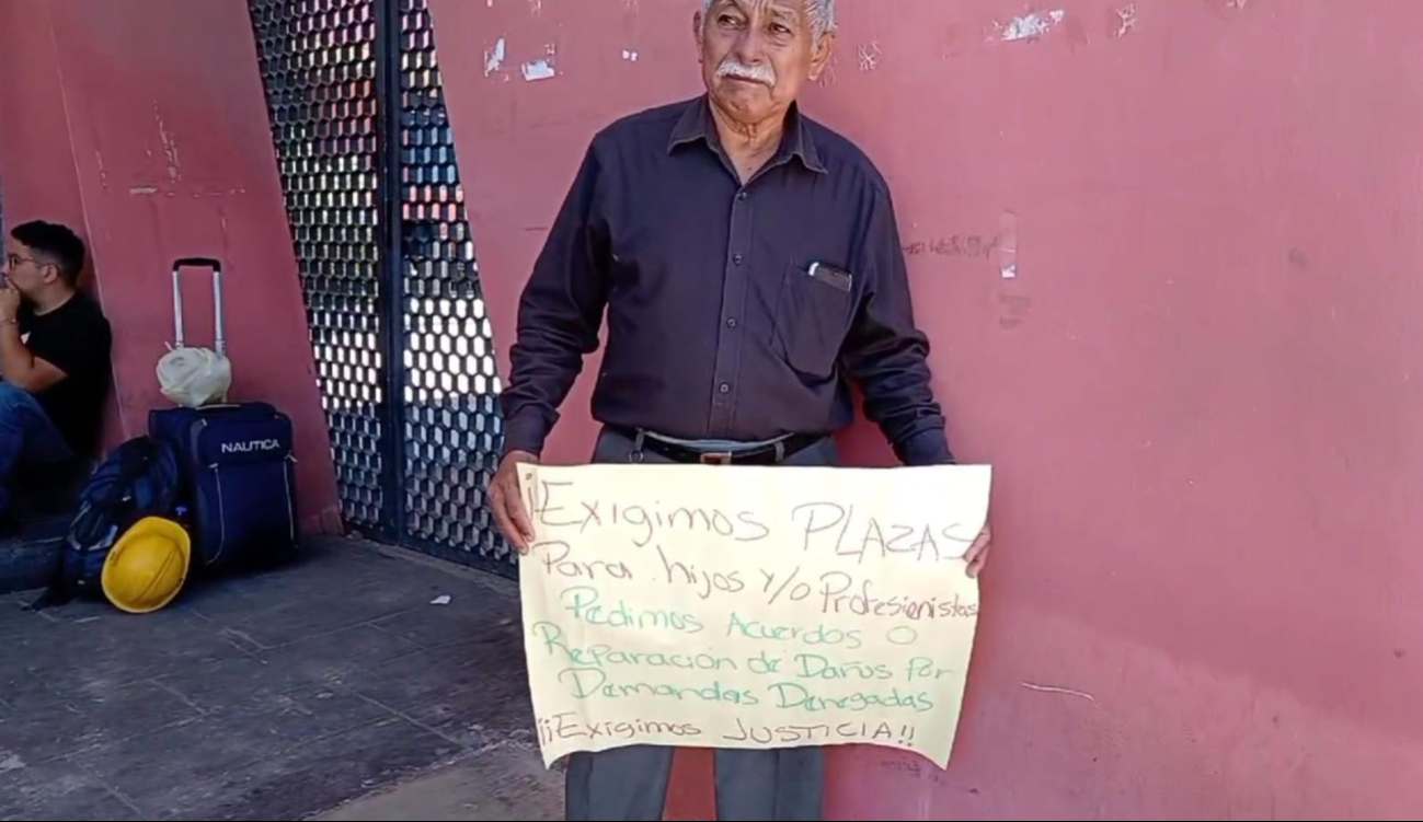 Planean viajar a la Ciudad de México el 15 de septiembre para pedir ayuda. Planean viajar a la Ciudad de México el 15 de septiembre para pedir ayuda.