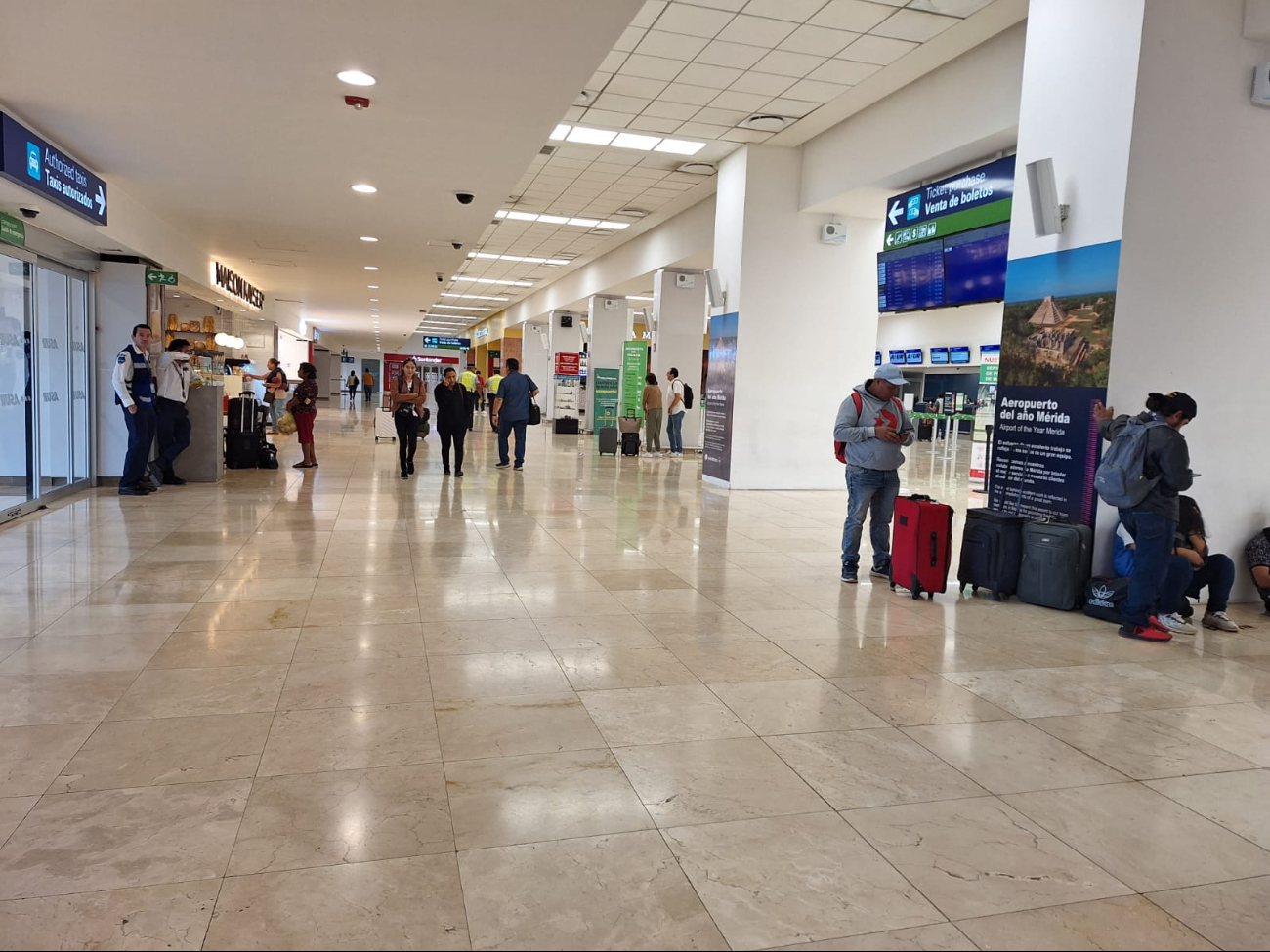 Son cuatro vuelos retrasados durante este martes en Mérida Son cuatro vuelos retrasados durante este martes en Mérida