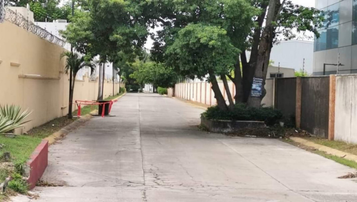 Una fuga en el tanque provocó un flamazo que les causó las lesiones. Una fuga en el tanque provocó un flamazo que les causó las lesiones.