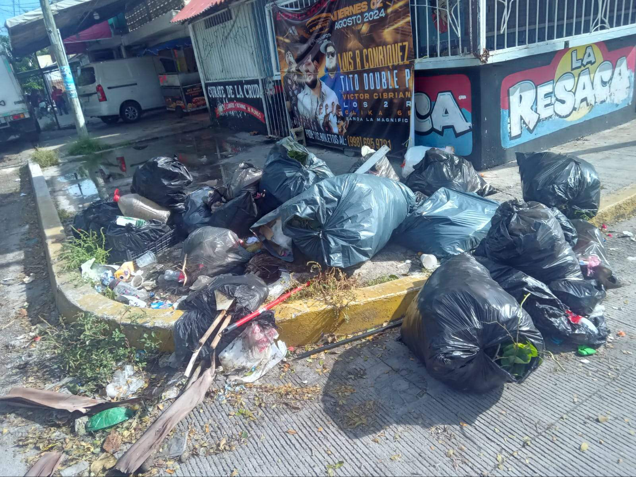 Cancún continúa con lluvias; brigadas de limpieza siguen laborando tras el huracán Helene