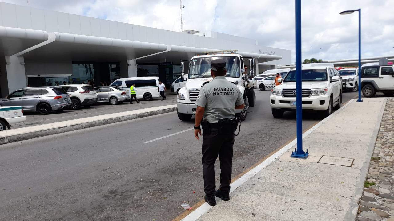 En el aeropuerto de Cancún se mantiene la vigilancia de los conductores de plataforma En el aeropuerto de Cancún se mantiene la vigilancia de los conductores de plataforma