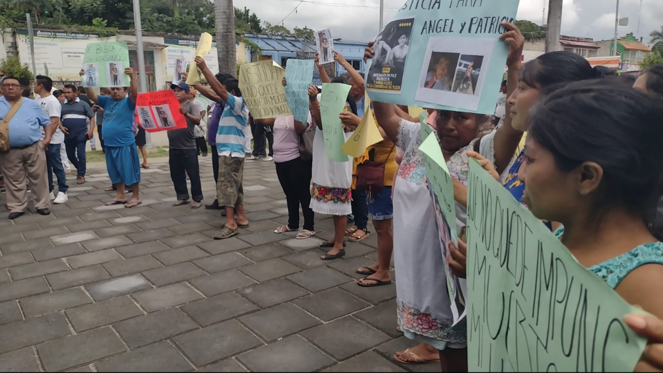 Durante la toma de protesta de Mara Lezama, los familiares se reunieron con carteles exigiendo justicia Durante la toma de protesta de Mara Lezama, los familiares se reunieron con carteles exigiendo justicia