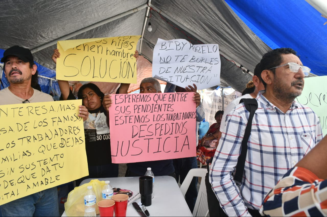 Los manifestantes cuestionan la prioridad dada a los nuevos contratados sobre los despedidos Los manifestantes cuestionan la prioridad dada a los nuevos contratados sobre los despedidos