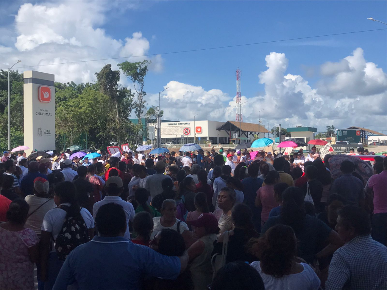 Personas de Chetumal se reunieron en espera del presidente AMLO Personas de Chetumal se reunieron en espera del presidente AMLO
