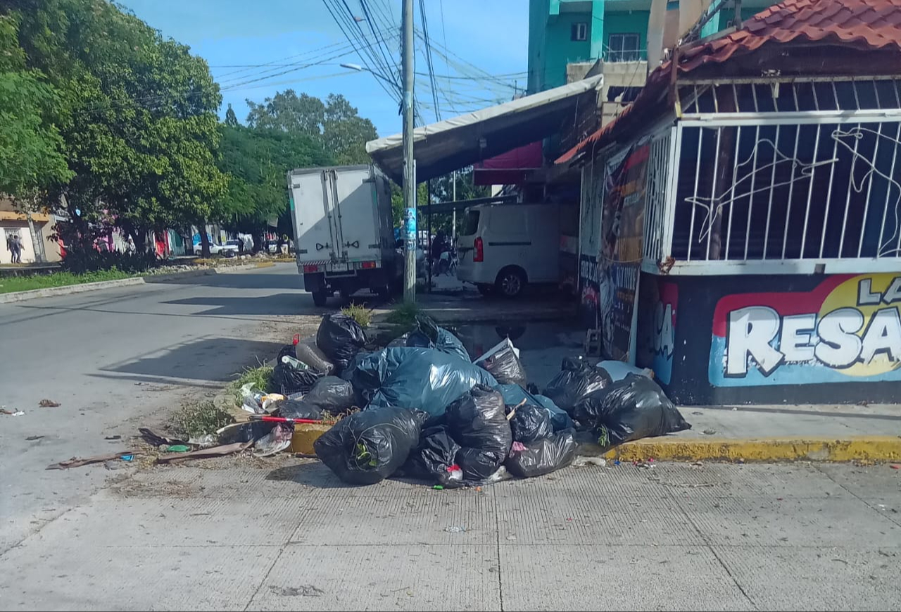 Piden no sacar la basura en días que el camión no recolecta para así evitar inundaciones Piden no sacar la basura en días que el camión no recolecta para así evitar inundaciones