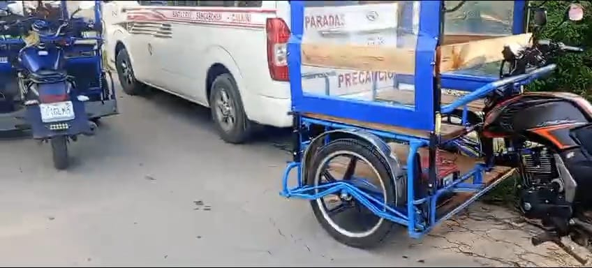 El taxi recogió a los alumnos de San Antonio Sahcabchén y Santa Cruz, cobrando un solo pasaje. El taxi recogió a los alumnos de San Antonio Sahcabchén y Santa Cruz, cobrando un solo pasaje.