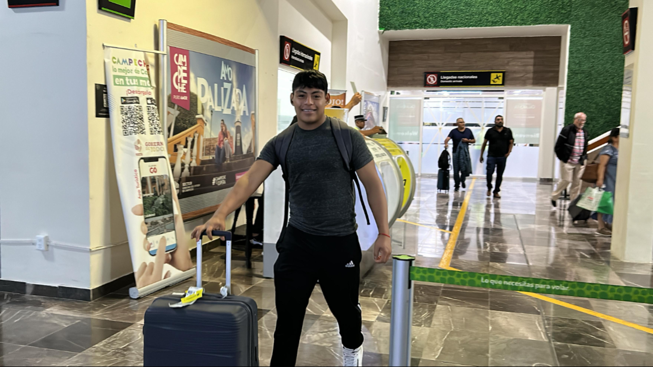 Aeropuerto de Campeche de gala, llega el campeón panamericano de pesas 