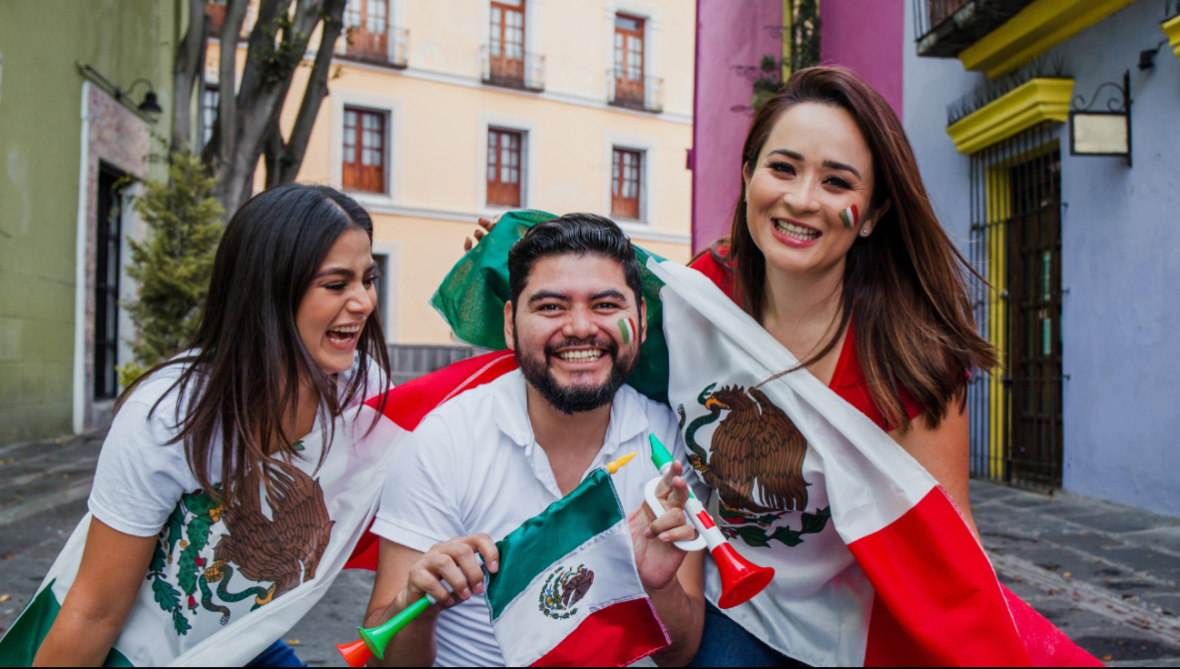 La compra de símbolos patrios también es representativo de la celebración La compra de símbolos patrios también es representativo de la celebración
