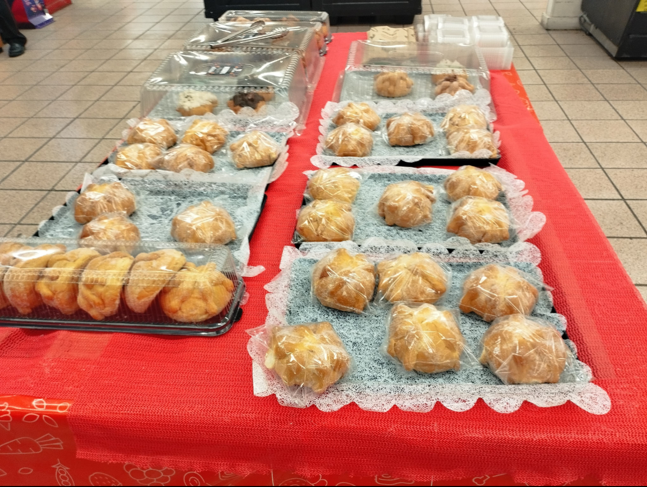 La presidenta del Gremio Católico de Panaderos dijo que al sector le afecta que el alimento ya se promocione en varios establecimientos. La presidenta del Gremio Católico de Panaderos dijo que al sector le afecta que el alimento ya se promocione en varios establecimientos.