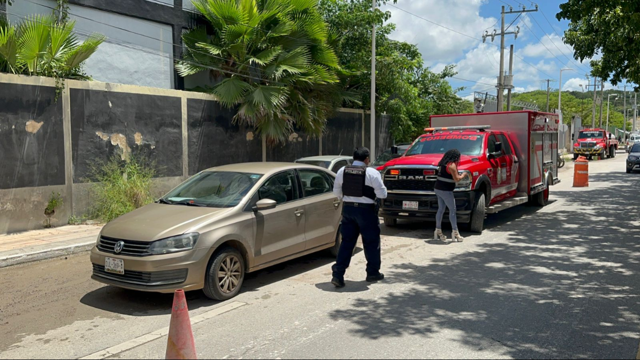 Choca contra unidad de bomberos Choca contra unidad de bomberos