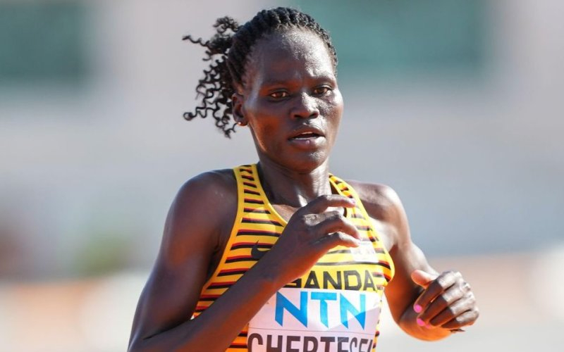 La atleta fue violentada enfrente de sus hijos