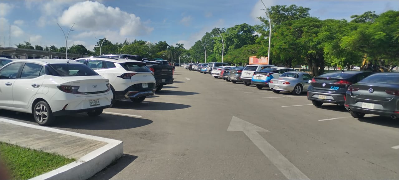 El aeropuerto de Mérida tiene diferentes tarifas para el estacionamiento