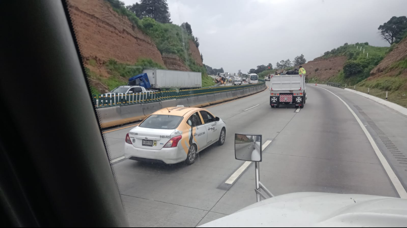 Vista del accidente desde el carril hacia Puebla Vista del accidente desde el carril hacia Puebla