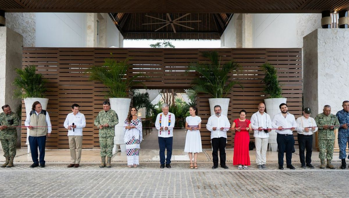 AMLO y Claudia Sheinbaum cortan el listón del Hotel Tren Maya Tulum AMLO y Claudia Sheinbaum cortan el listón del Hotel Tren Maya Tulum