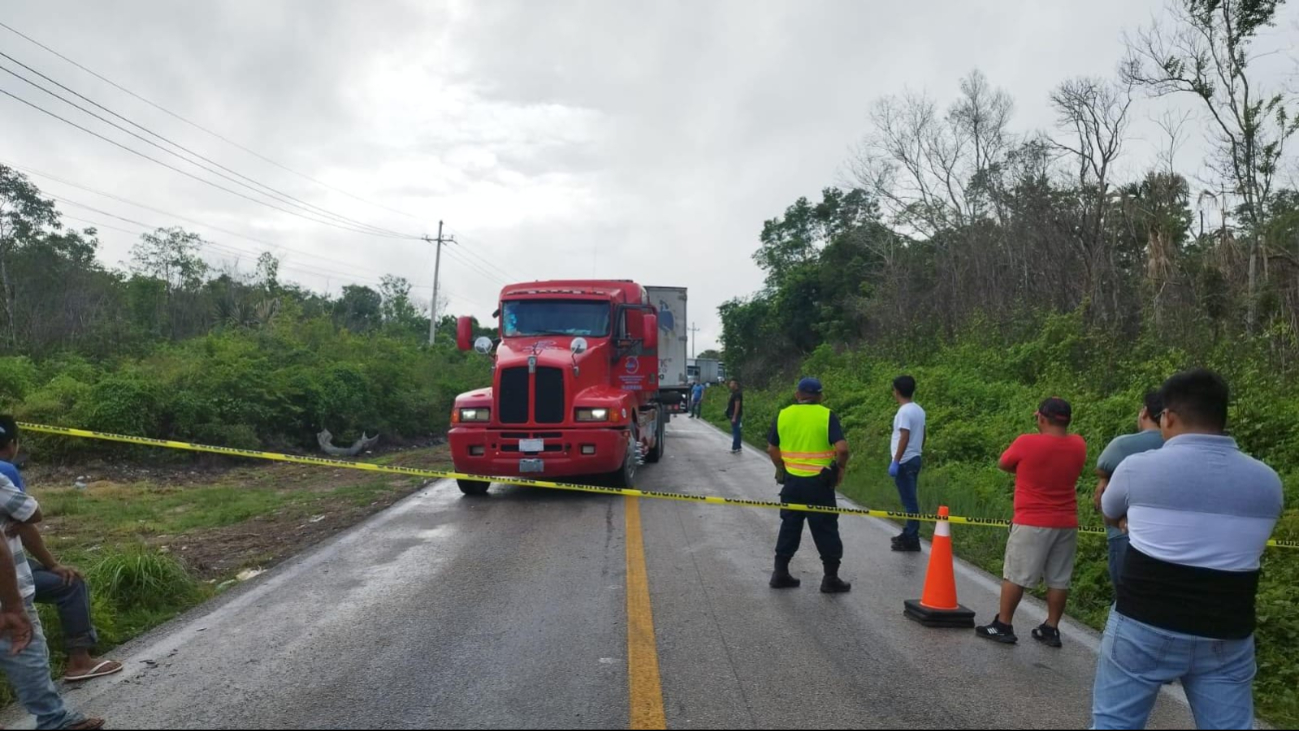 Debido a la magnitud del accidente, se cerró la carretera Debido a la magnitud del accidente, se cerró la carretera