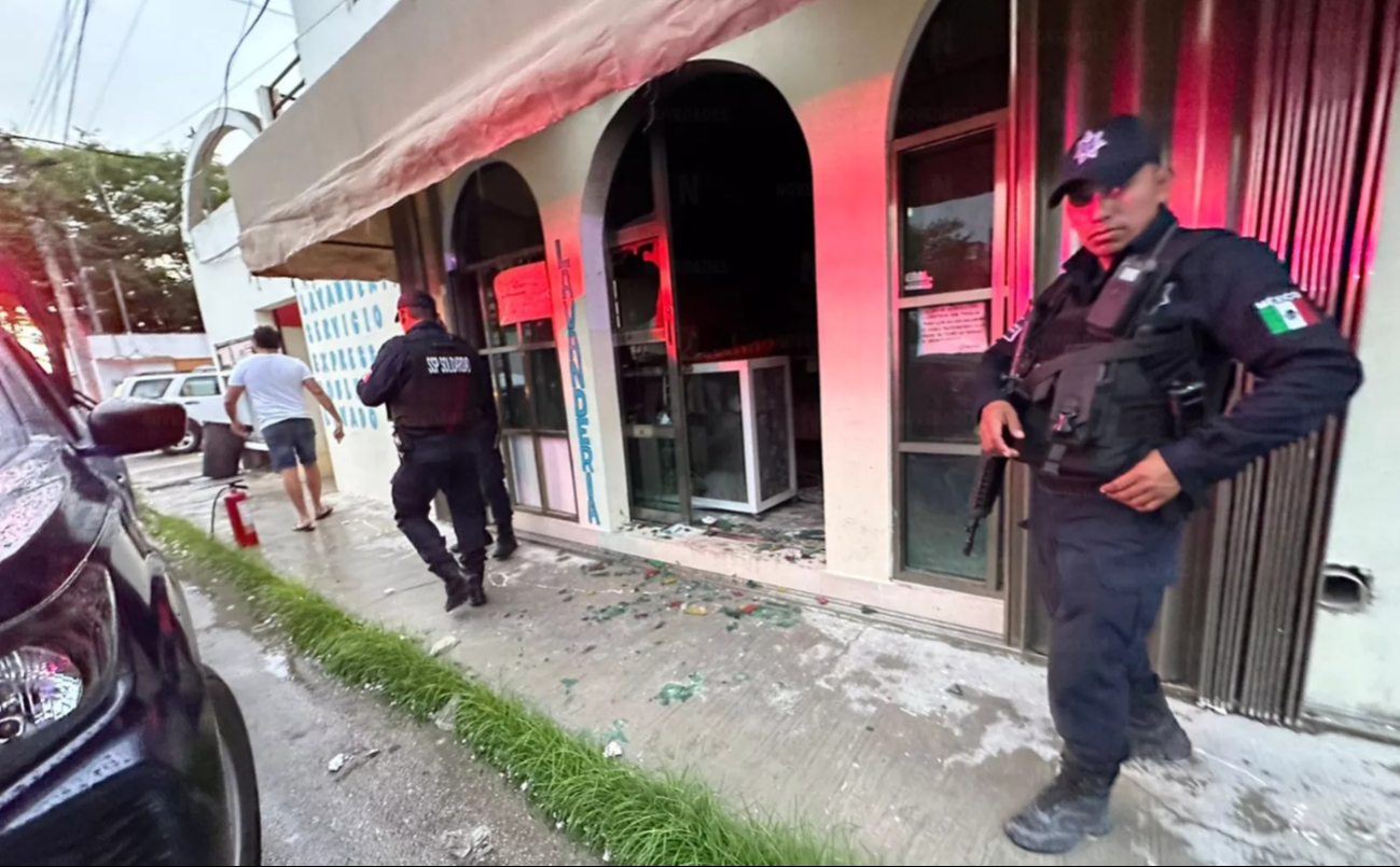 La mujer fue atendida por paramédicos La mujer fue atendida por paramédicos