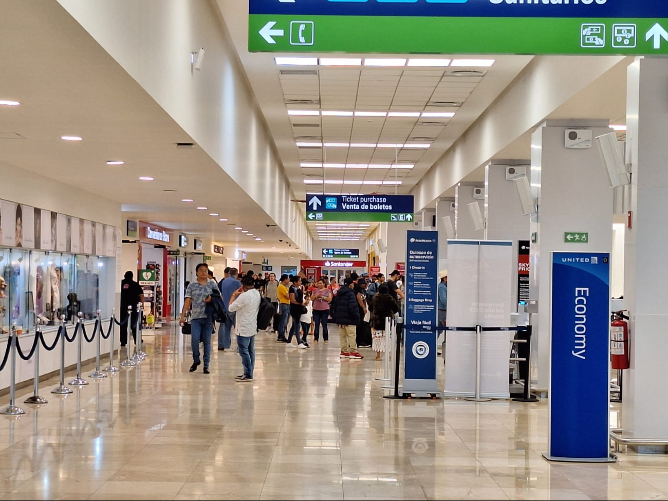 Se moviliza a cientos de pasajeros en el aeropuerto de Mérida Se moviliza a cientos de pasajeros en el aeropuerto de Mérida