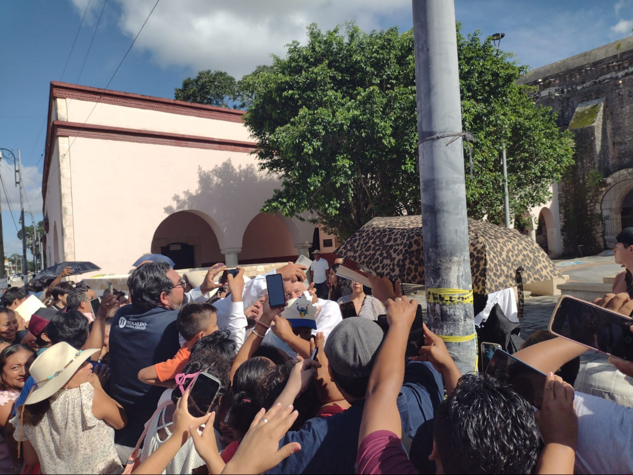 Felipe Carrillo Puerto recibe con entusiasmo a AMLO Felipe Carrillo Puerto recibe con entusiasmo a AMLO