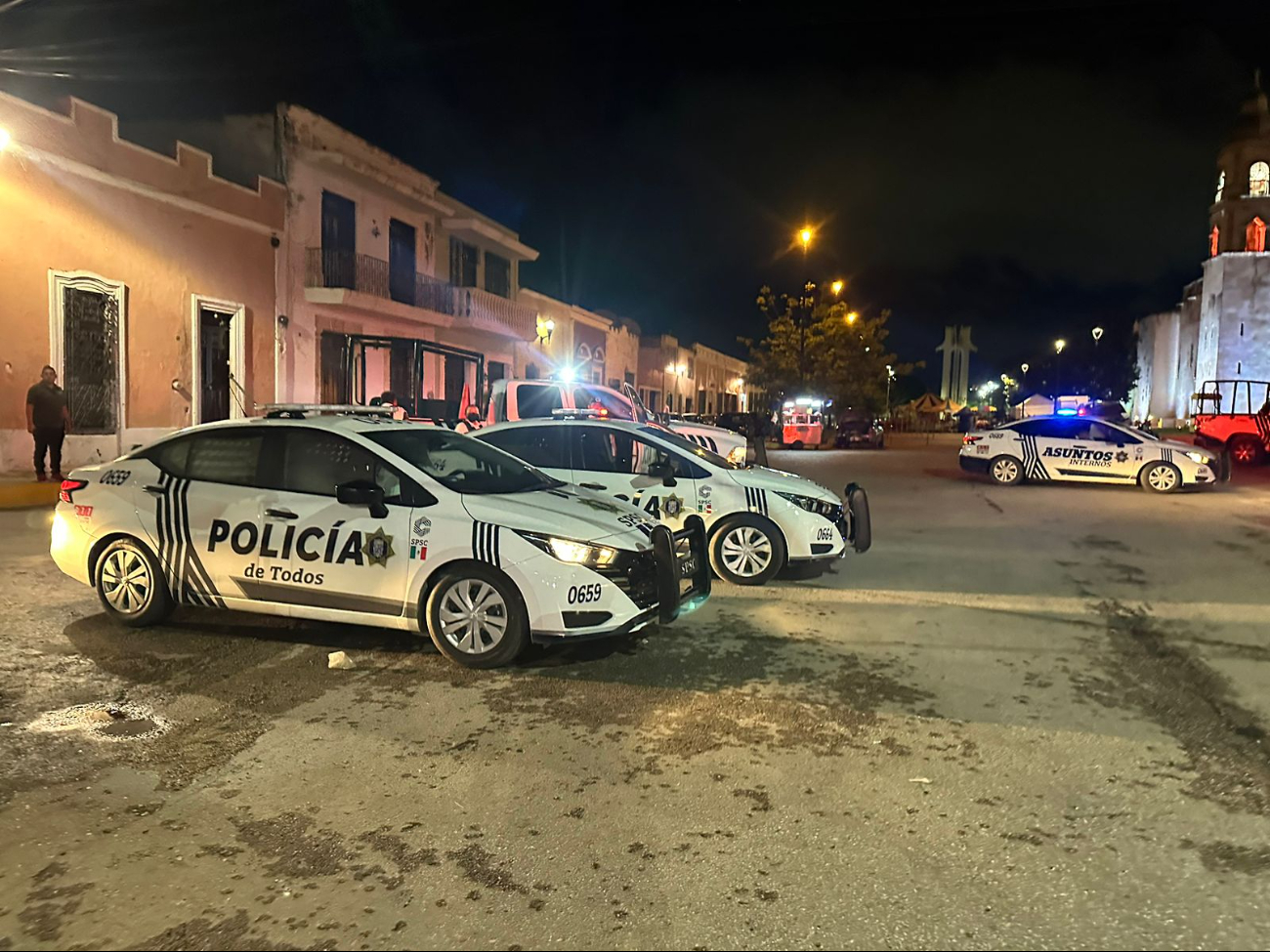 La policía intervino y resguardó la zona, permitiendo la salida de los clientes retenidos La policía intervino y resguardó la zona, permitiendo la salida de los clientes retenidos