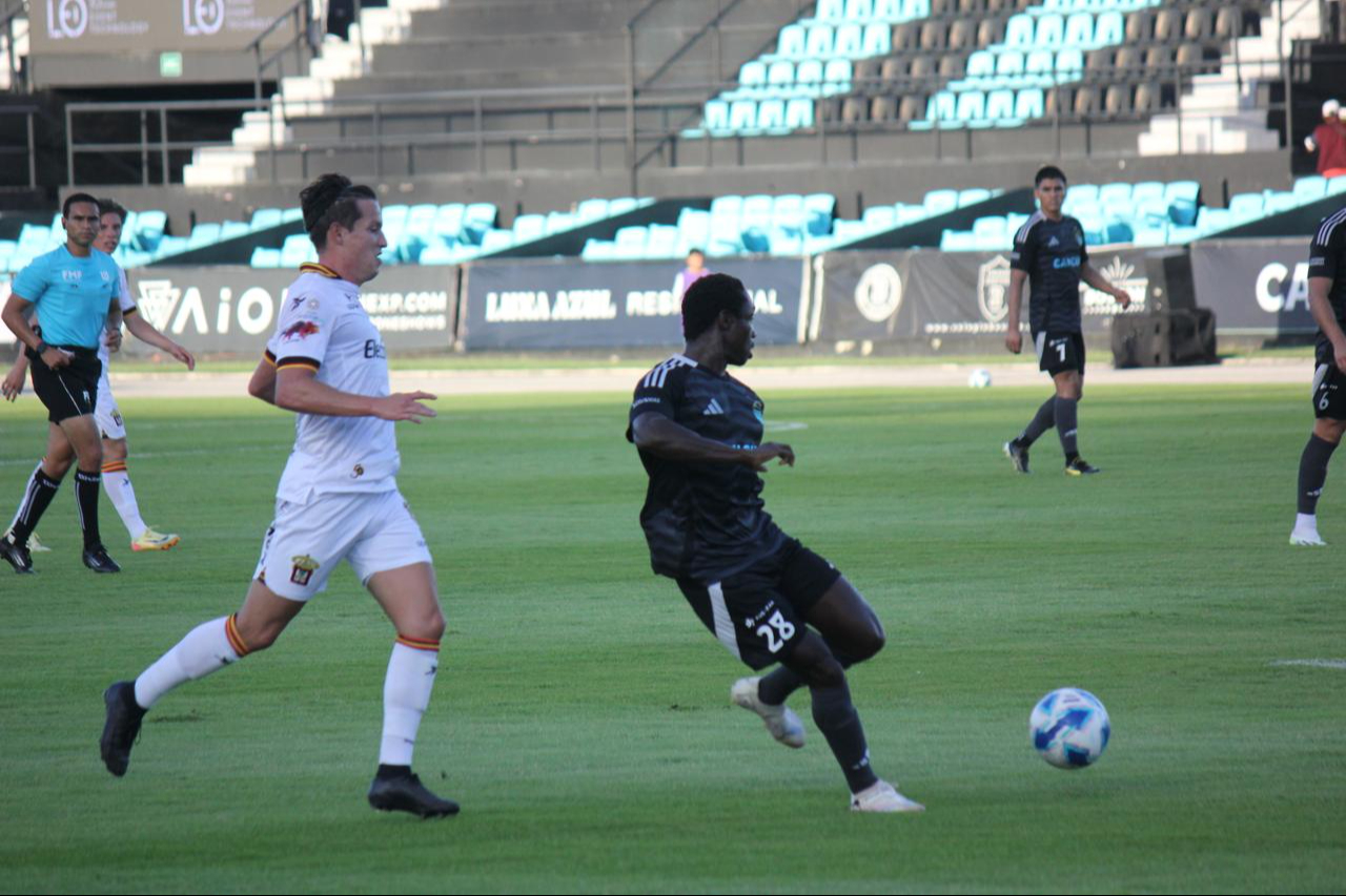 Leones Negros derrotan al Cancún FC en la Liga Expansión MX / Rafael García Leones Negros derrotan al Cancún FC en la Liga Expansión MX / Rafael García