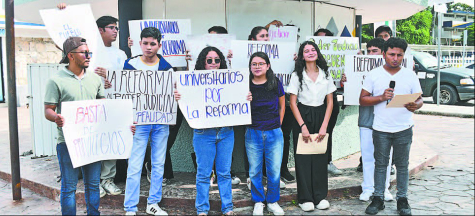 Los estudiantes recordaron casos de corrupción y privilegios en el Poder Judicial, apoyando la iniciativa para acabar con estos excesos Los estudiantes recordaron casos de corrupción y privilegios en el Poder Judicial, apoyando la iniciativa para acabar con estos excesos
