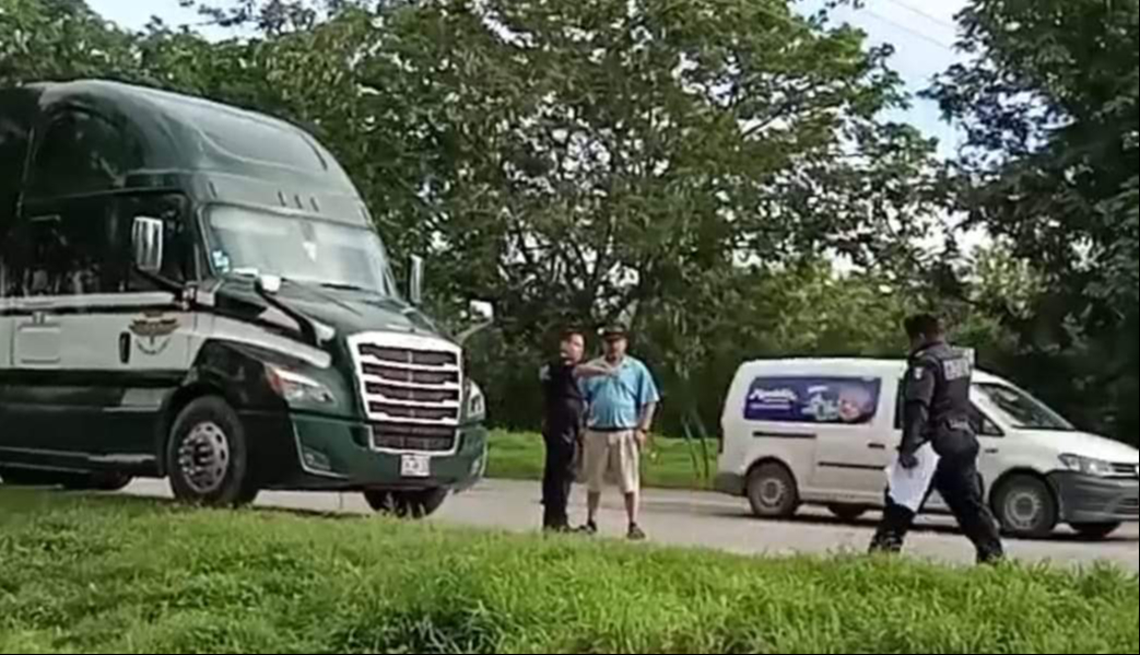 El afectado pidió ayuda a unos patrulleros que pasaban por el sitio en ese momento. El afectado pidió ayuda a unos patrulleros que pasaban por el sitio en ese momento.