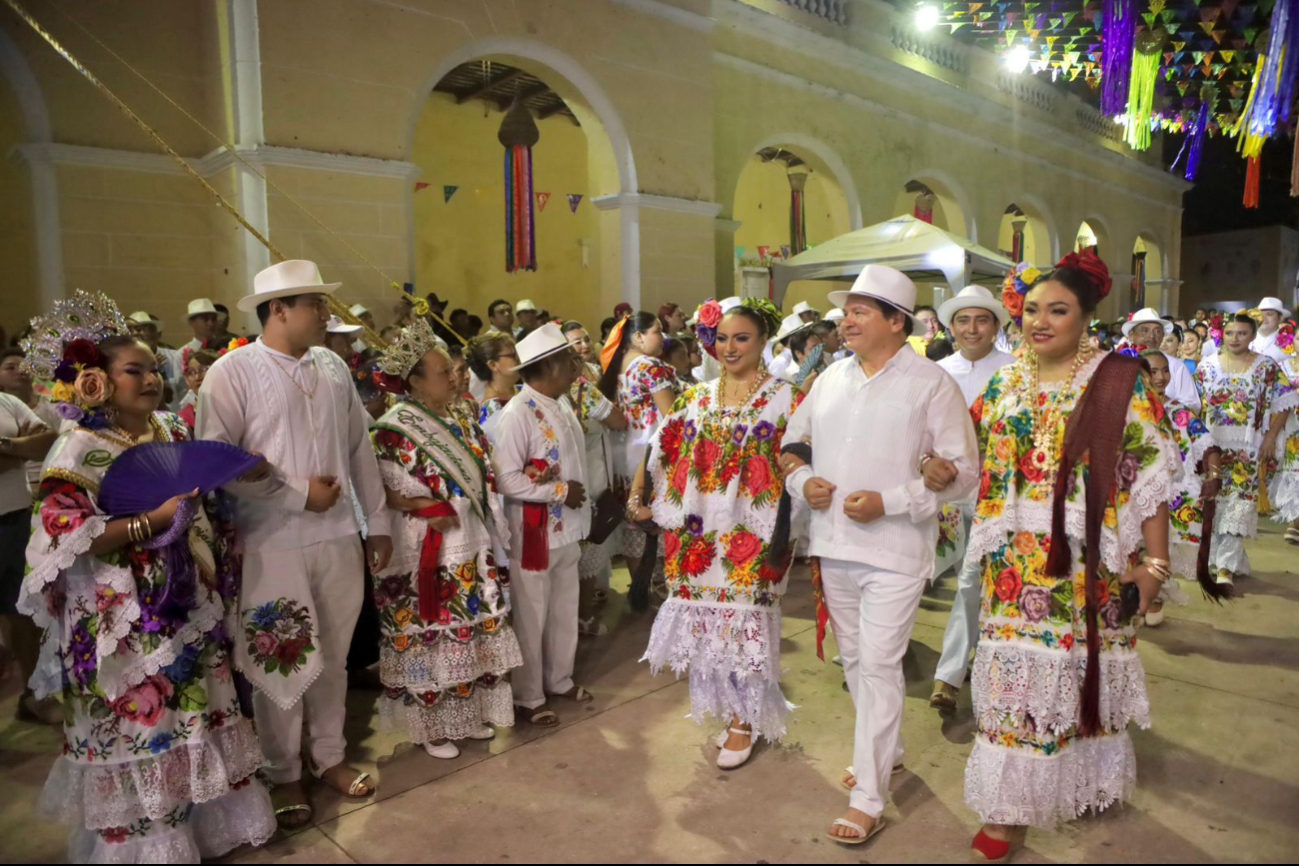 Joaquín Díaz Mena promueve la cultura y las tradiciones de Yucatán