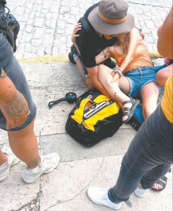 Turista cae en registro y se fractura la pierna en Cancún