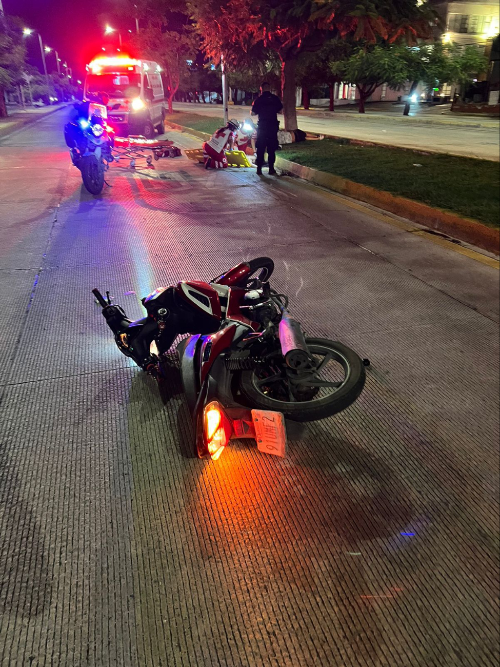 Accidente de moto en Cancún  deja dos personas  gravemente heridas