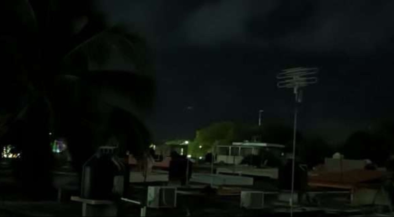 Camión de volteo deja sin luz a colonias de Chetumal 