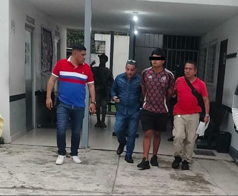 Alumnos de telebachillerato en Veracruz secuestran a su maestro y lo asesinan