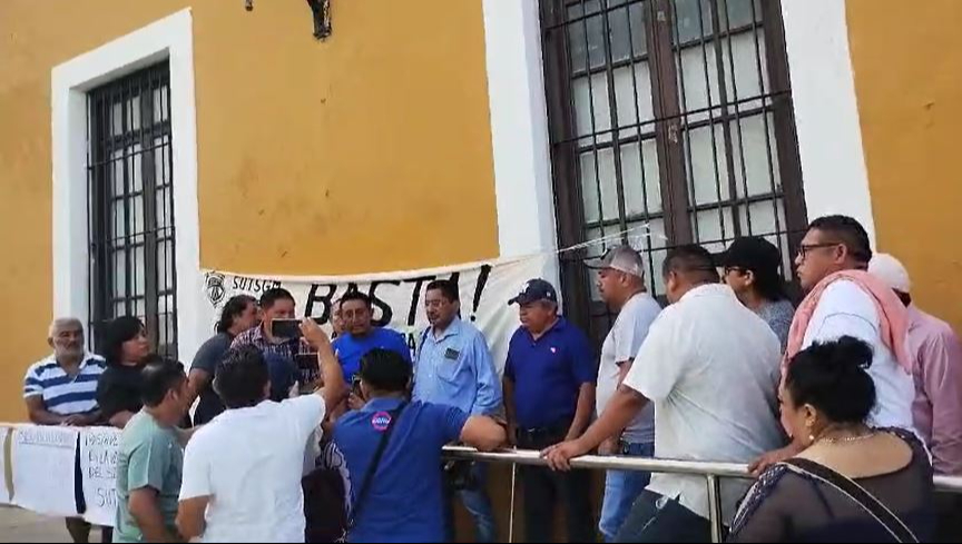 Sindicalizados del Ayuntamiento de Campeche protestan ante los despidos injustificados 