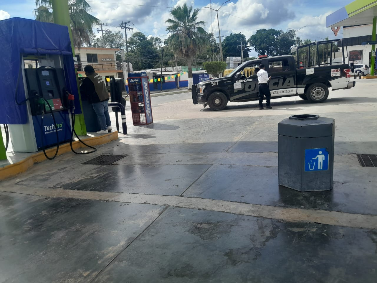 Pleito entre conductores en estación "La Gas", en Escárcega, moviliza a la policía
