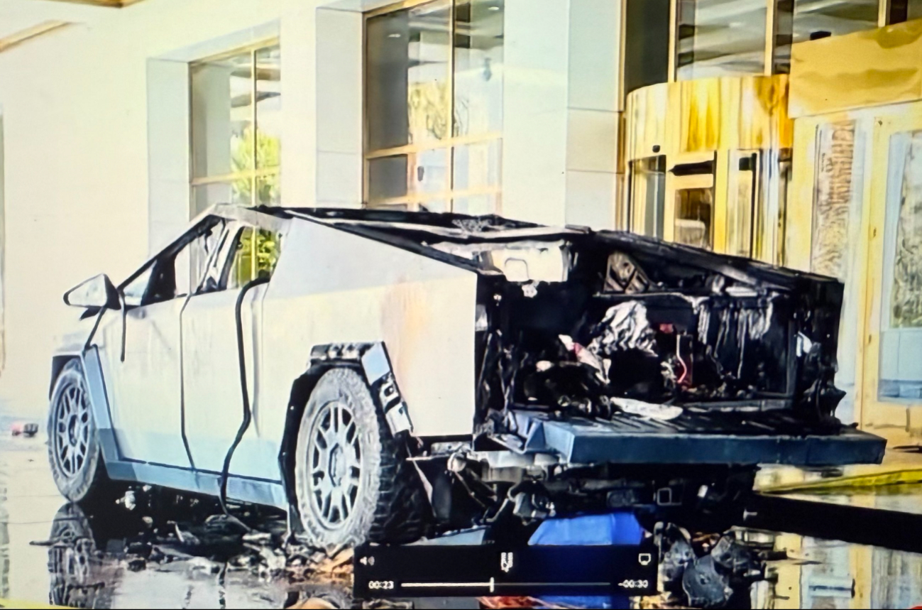 Esto encontraron en el Tesla Cybertruck que explotó frente al Hotel Trump