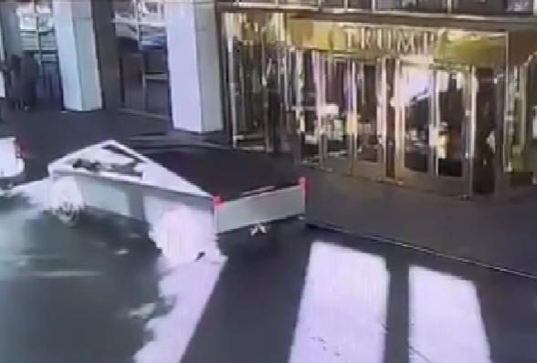 Tesla explota frente a Hotel Trump, se investiga como posible acto terrorista