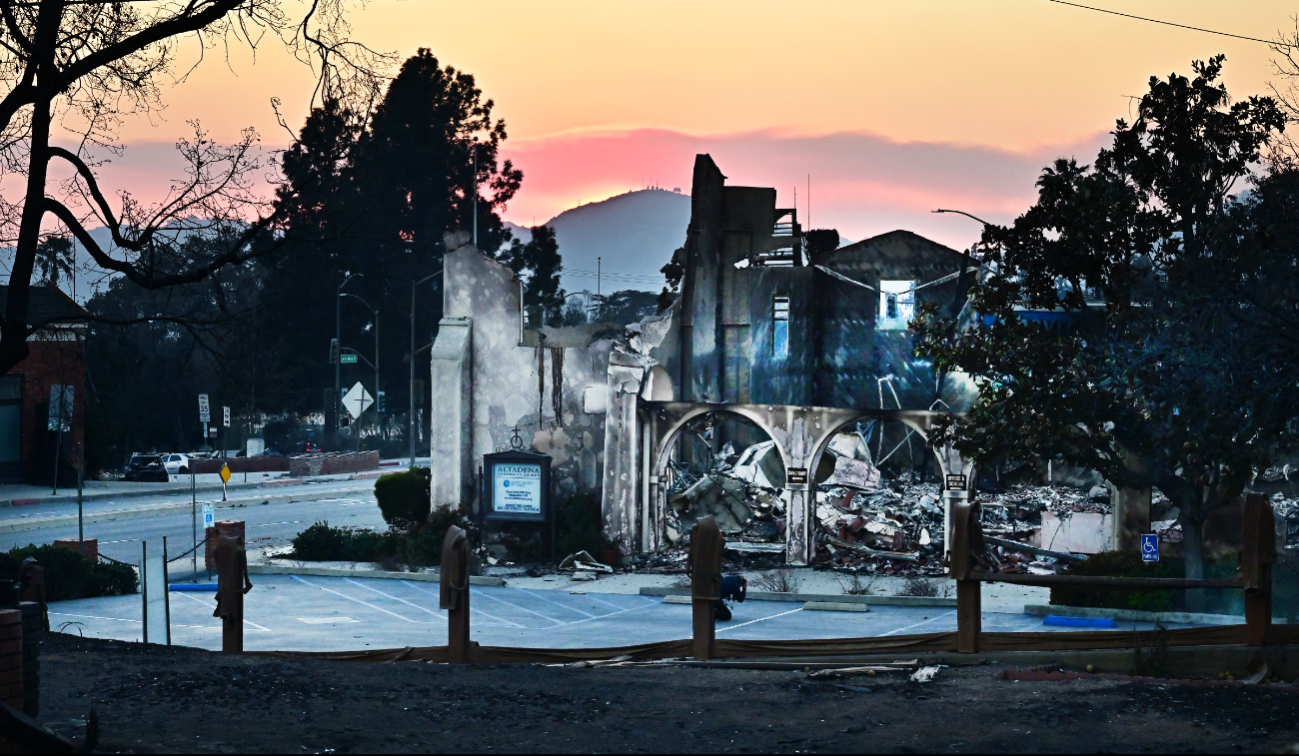 Videos muestran el terrible daño de Pacific Palisades tras incendios en Los Angeles