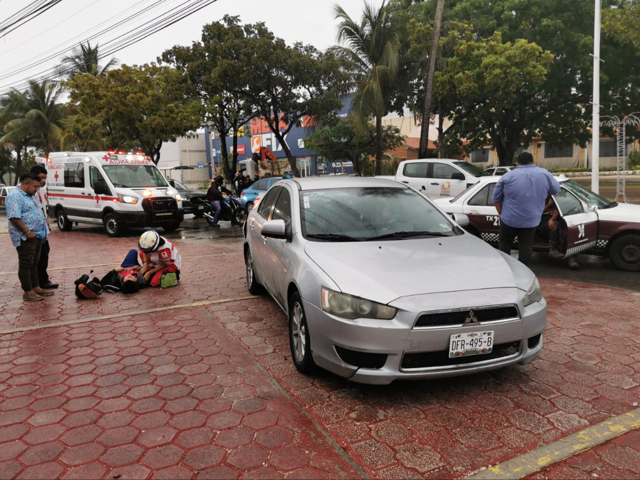 El incidente dejó un motociclista lesionado y daños de varios miles de pesos El incidente dejó un motociclista lesionado y daños de varios miles de pesos