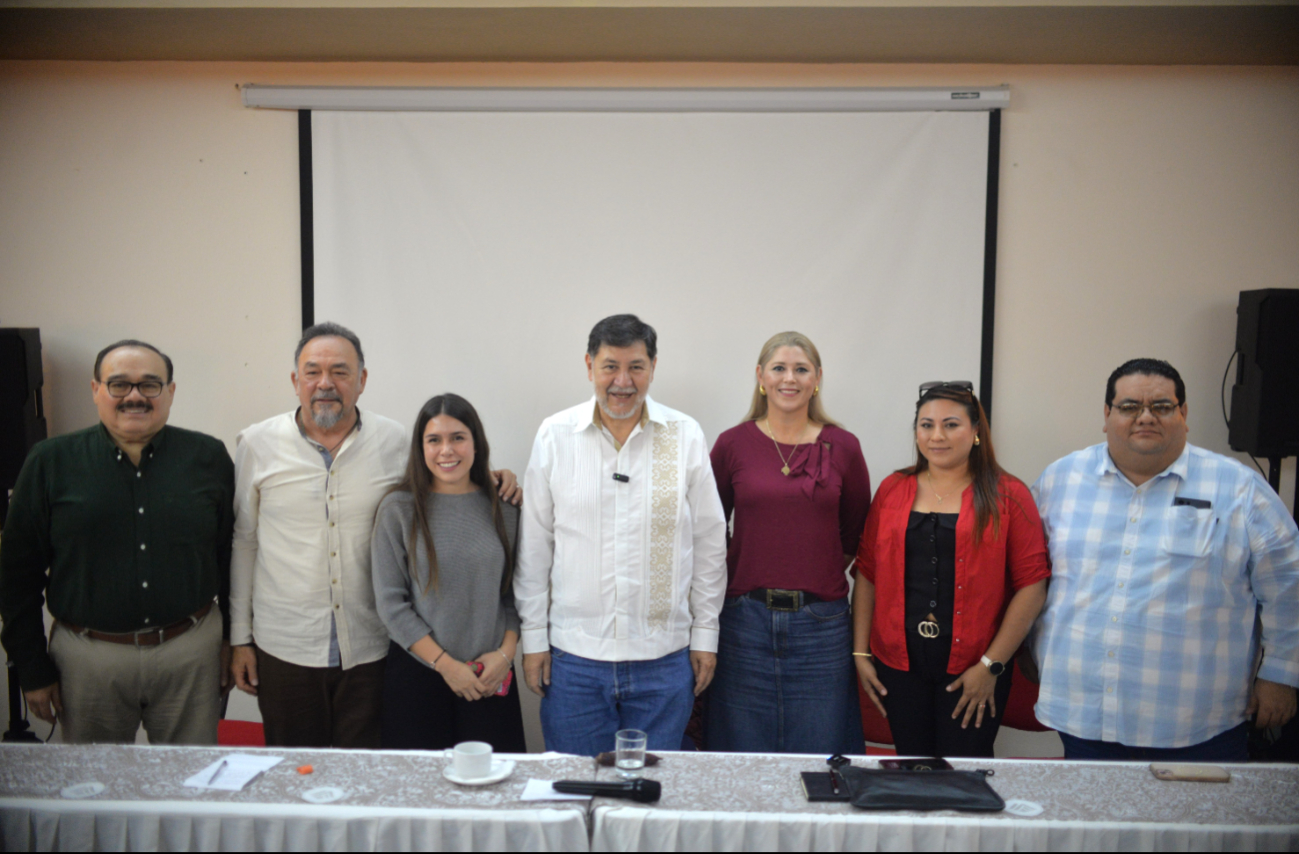 El legislador presidió la primera mesa informativa realizada en Mérida El legislador presidió la primera mesa informativa realizada en Mérida