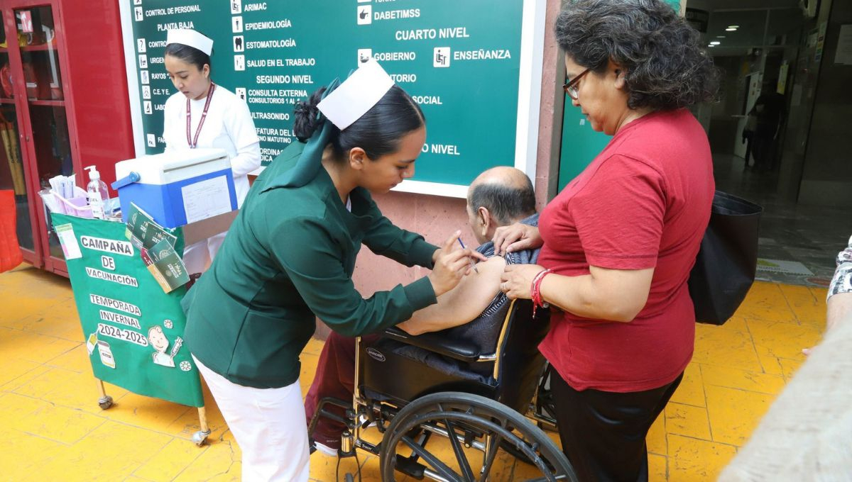 La vacunación continuará en las Unidades de Medicina Familiar y en más de mil 500 módulos semifijos La vacunación continuará en las Unidades de Medicina Familiar y en más de mil 500 módulos semifijos