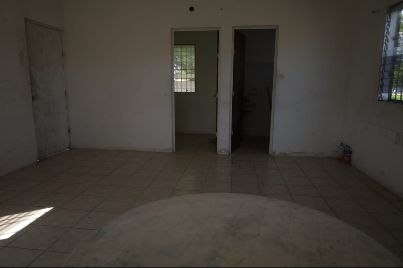 Las condiciones de estos sitios se encuentran en severa necesidad de renovación. Las condiciones de estos sitios se encuentran en severa necesidad de renovación.