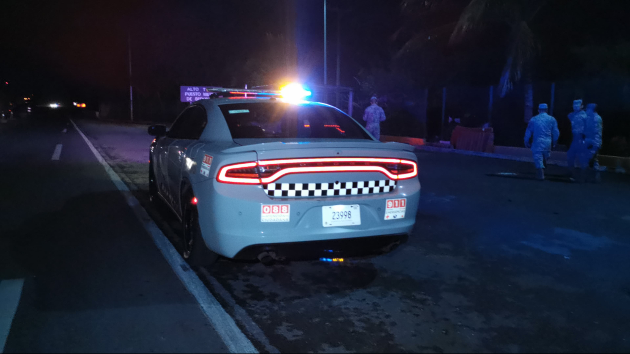 Ebrio genera movilización tras ser hallado en el Puente Zacatal de Ciudad del Carmen 