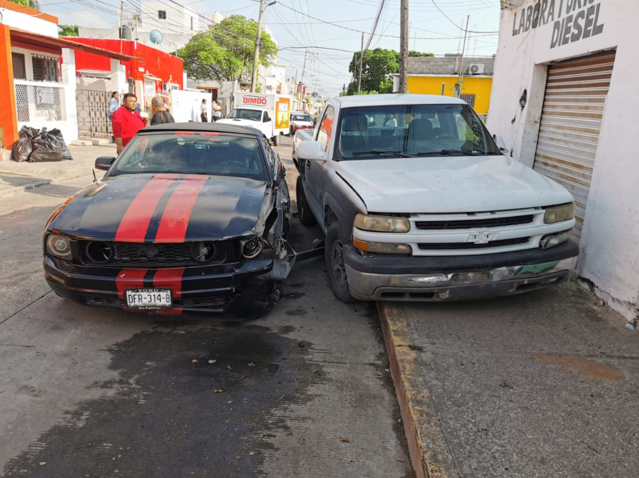 Conductora distraída ocasiona carambola en la Colonia Cuauhtémoc Conductora distraída ocasiona carambola en la Colonia Cuauhtémoc