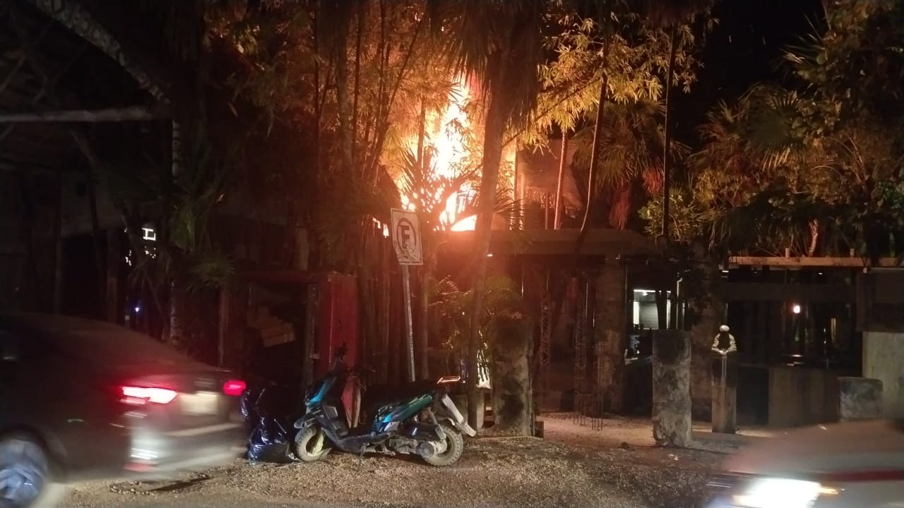 Cuerpos de emergencia y bomberos lograron apagar el siniestro evitando daños mayores Cuerpos de emergencia y bomberos lograron apagar el siniestro evitando daños mayores