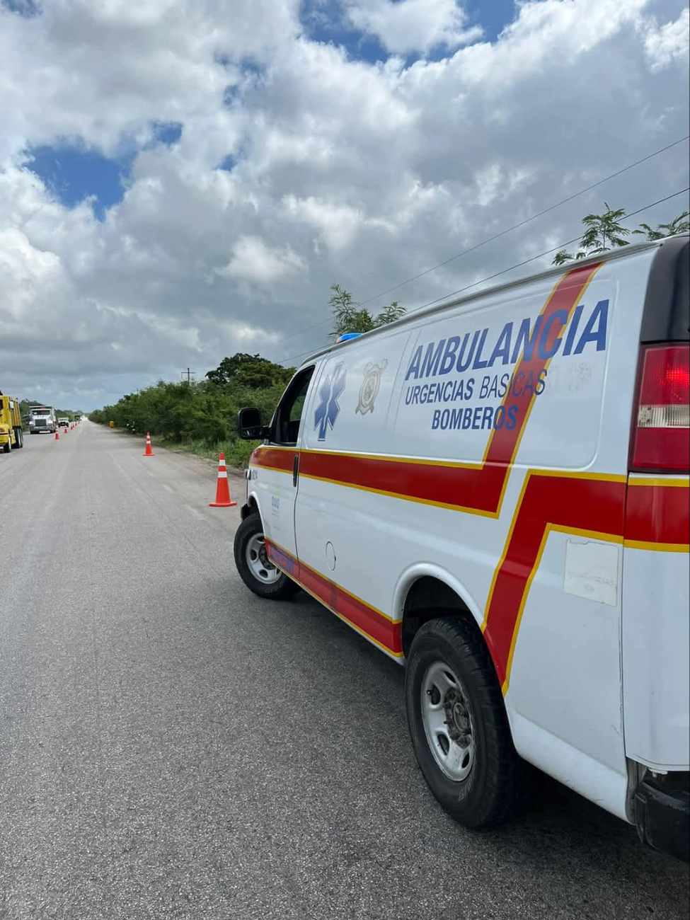El cuerpo encontrado a un costado de la carretera, tenía la cabeza cubierta y estaba maniatado El cuerpo encontrado a un costado de la carretera, tenía la cabeza cubierta y estaba maniatado